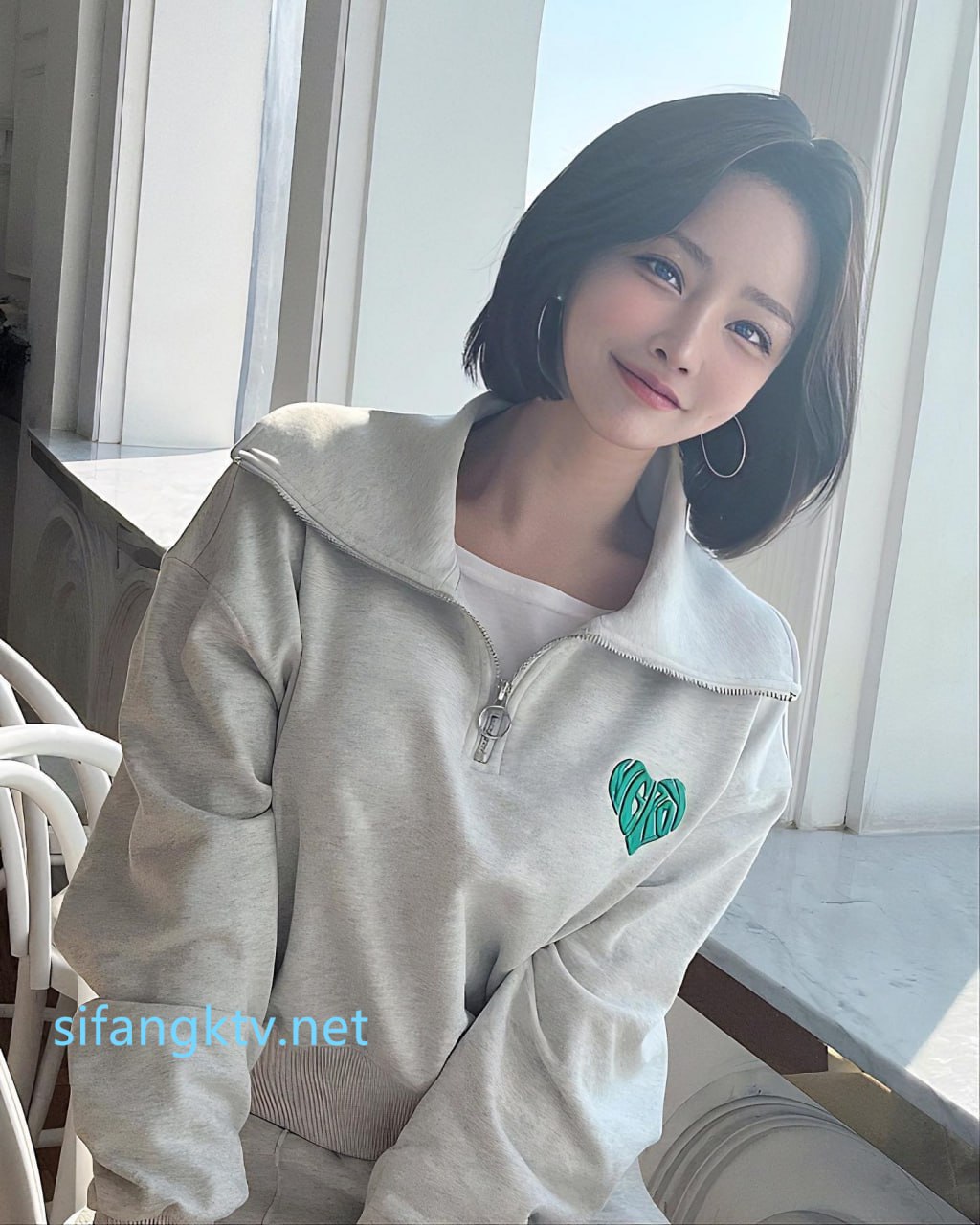 【AI画质增强】2022-5-11【小智寻花】本人比照片漂亮，黑丝美腿小姐姐，骑乘正入抽插爆插